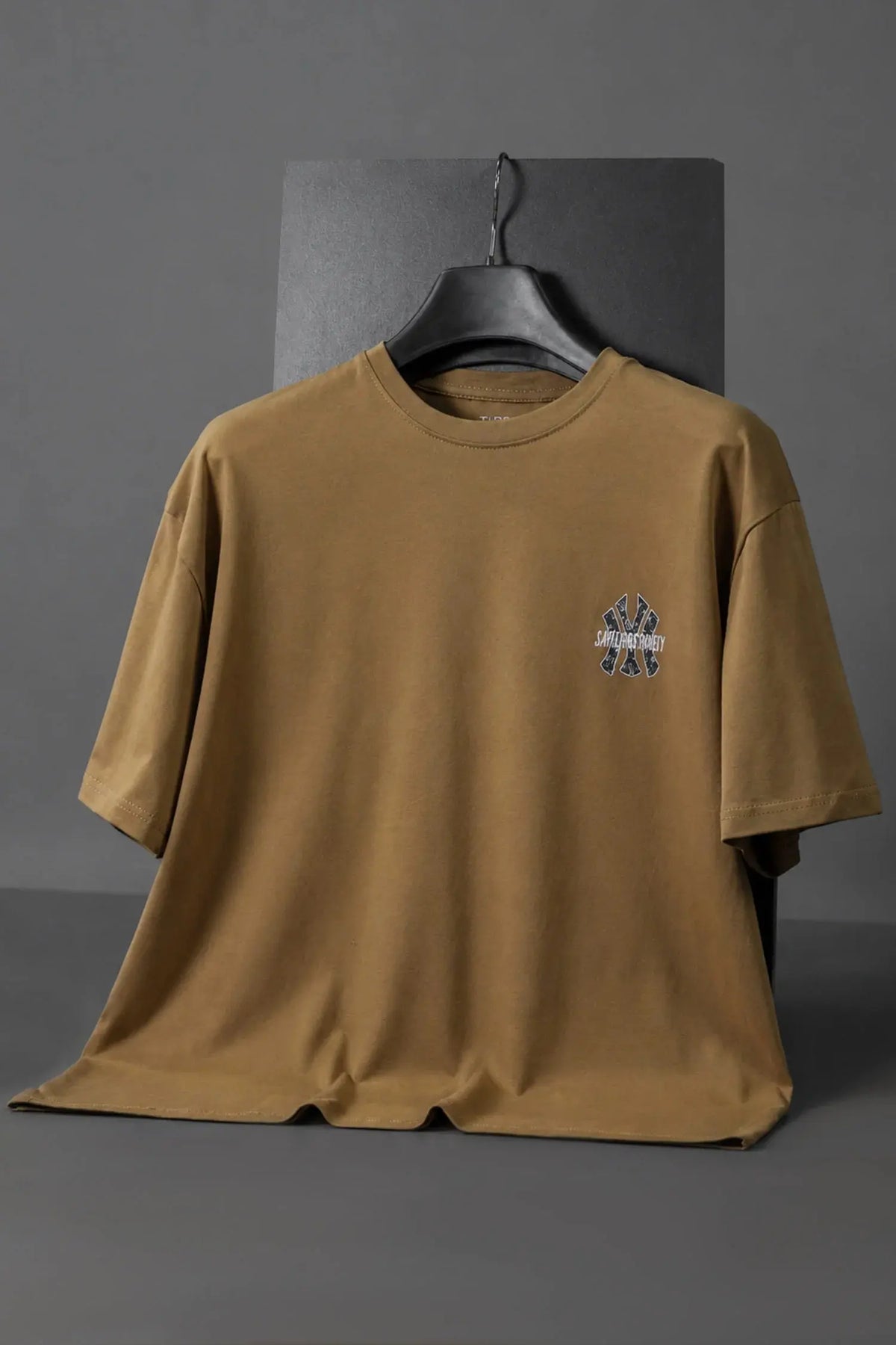 New Era Satisfactorily Graphic Oversize Men's Tee WEARO